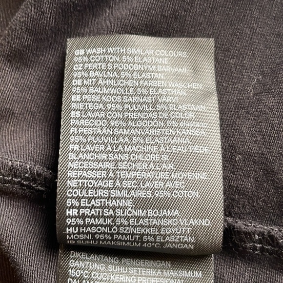 H & M Black Slim Fit Crewneck Long Sleeve Tee - Picture 4 of 4